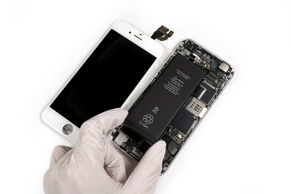 iPhoneのバッテリーを交換したい！目安や交換場所、バックアップ方法を解説